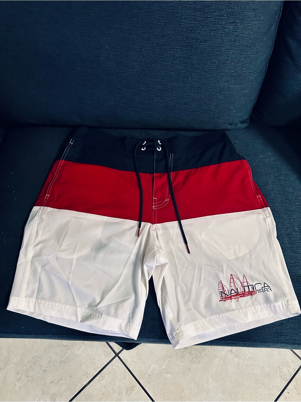Nautica Men’s Navy, Red, & White Colorblock Swim Trunks Boardshorts Size Medium